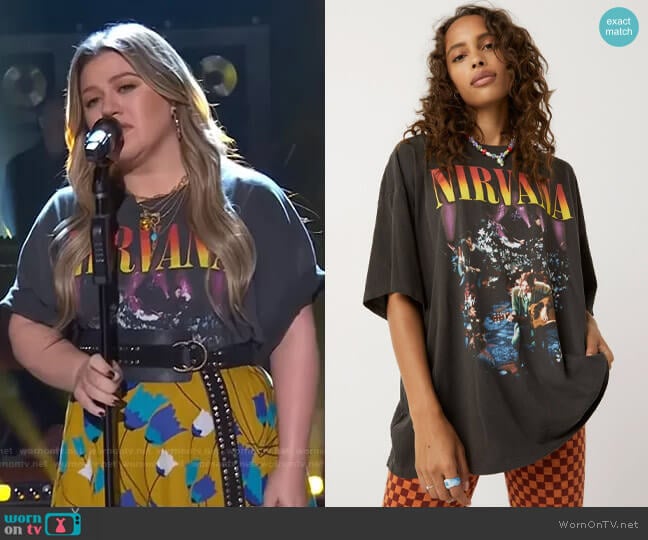 Daydreamer Nirvana Unplugged OS Tee worn by Kelly Clarkson on The Kelly Clarkson Show