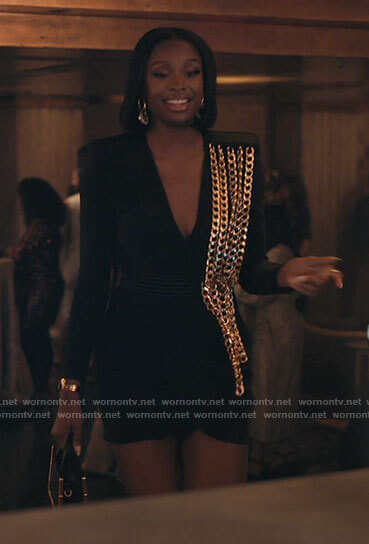 Hilary’s black dress with gold chains on Bel-Air
