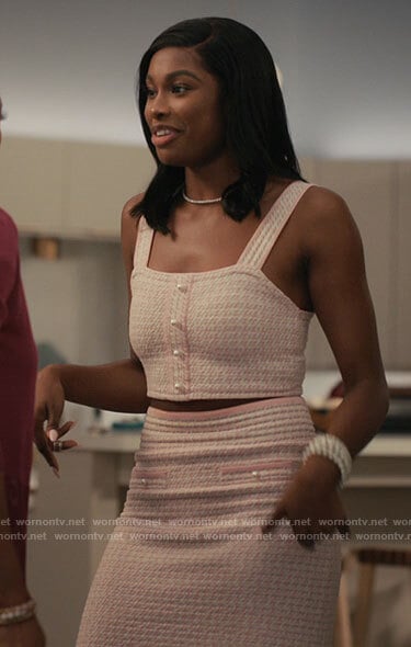 Hilary’s pink knit crop top and skirt set on Bel-Air