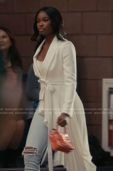Hilary’s white asymmetrical pleated jacket on Bel-Air
