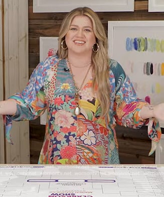 Kelly Clarkson’s patchwork print coverup dress on The Kelly Clarkson Show