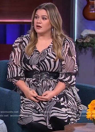 Kelly’s abstract ruffle mini dress on The Kelly Clarkson Show