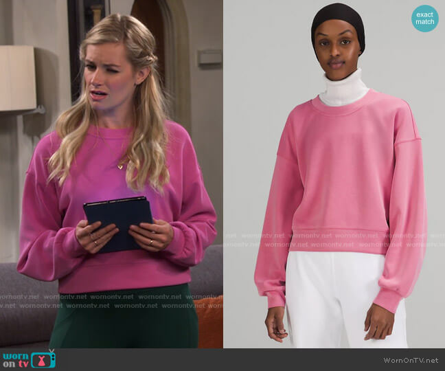 Lululemon Perfectly Oversized Cropped Crew in Pink Blossom worn by Gemma (Beth Behrs) on The Neighborhood