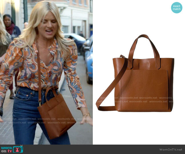 Madewell Small Transport Crossbody Bag worn by Amy (Eliza Coupe) on Pivoting
