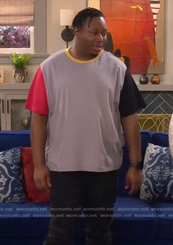 Marty’s colorblock t-shirt on The Neighborhood
