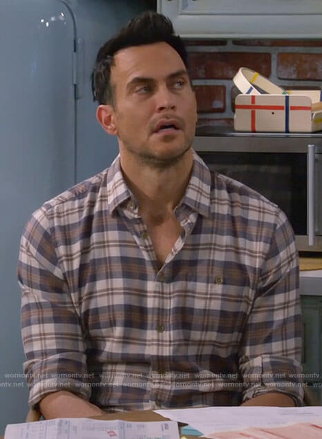 Max’s plaid shirt on Call Me Kat