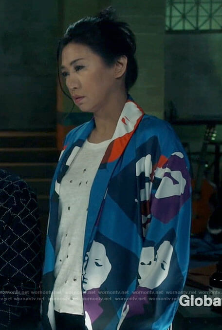 Mel’s blue face print robe on The Equalizer