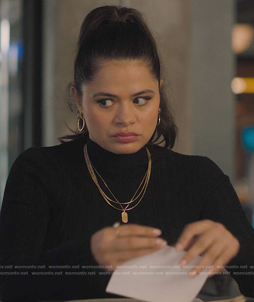 Mel’s gold ring earrings on Charmed