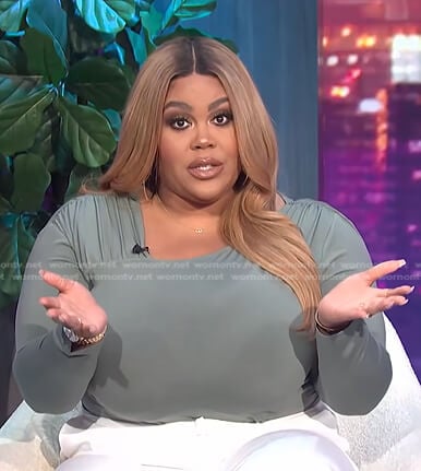 Nina’s green asymmetric neck top on E! News Nightly Pop