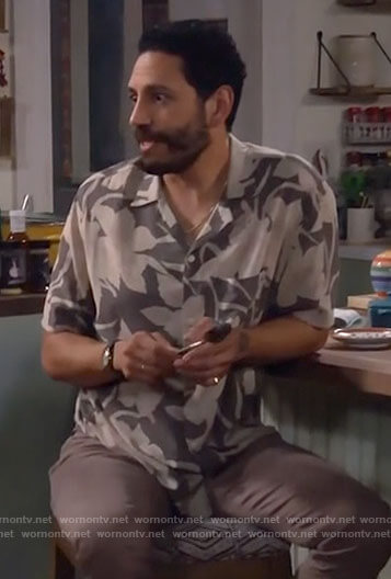 Oscar’s grey floral shirt on Call Me Kat
