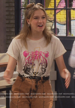 Presley’s tiger graphic tee on Side Hustle