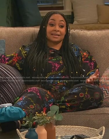 Raven’s black printed cutout hoodie and sweatpants on Ravens Home