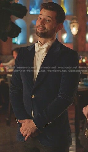 Sam’s blue velvet blazer on Dynasty