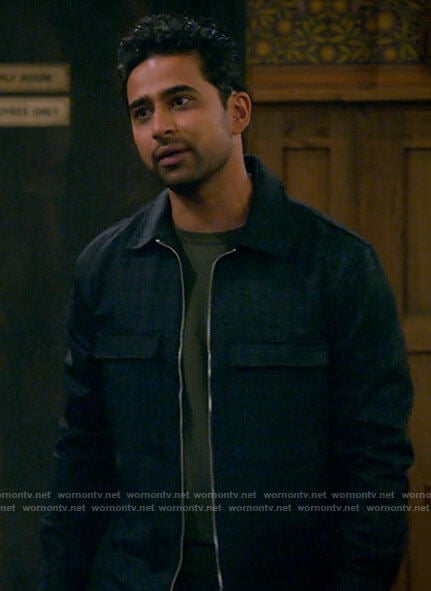 Sid’s navy plaid jacket on How I Met Your Father