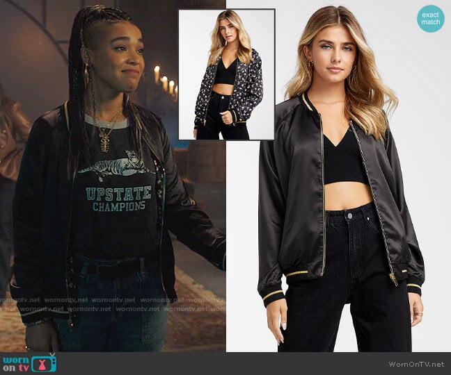 Aerie Distressed Raglan Boyfriend T-Shirt worn by Mikaela Danso (Lucy Barrett) on Charmed