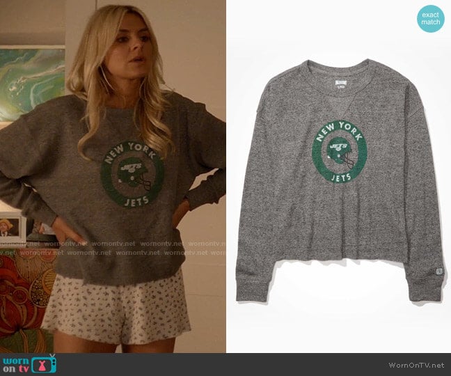 Tailgate NY Jets Long-Sleeve Cropped Waffle T-Shirt worn by Amy (Eliza Coupe) on Pivoting