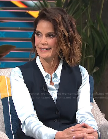 Teri Hatcher’s navy vest and pants on E! News Daily Pop