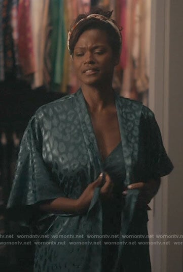 Vivian’s blue leopard print robe and chemise on Bel-Air