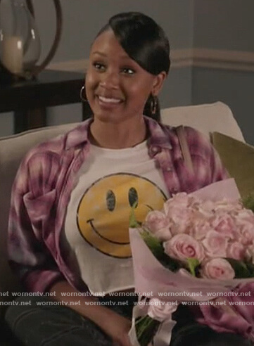 Olivia’s smiley face tee on Black-ish