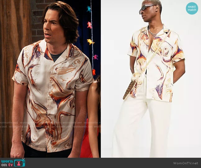 ASOS Design Revere Marble Print Shirt in Gold worn by Spencer Shay (Jerry Trainor) on iCarly
