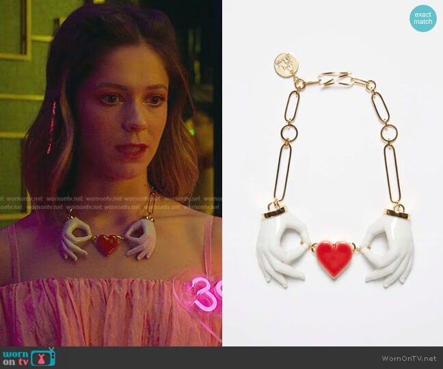 Andres Gallardo Heart Couple Hand Necklace worn by Cayetana Grajera Pando (Georgina Amoros) on Elite
