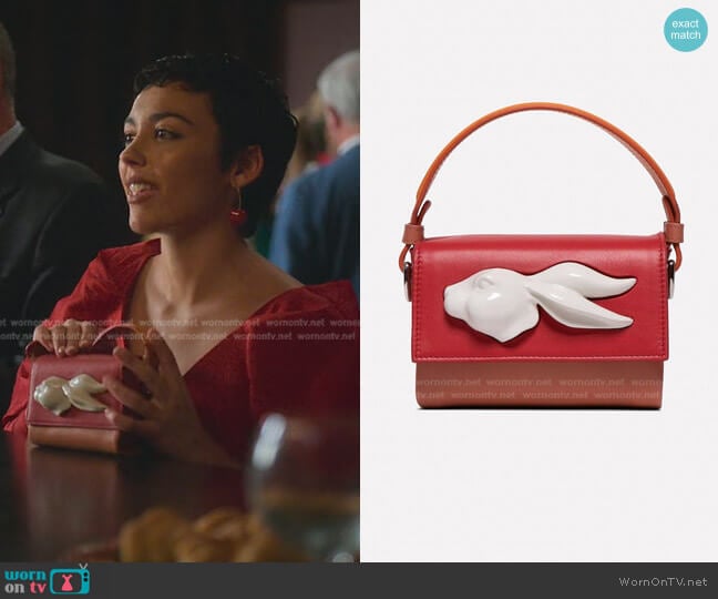 Andres Gallardo Flap Mini Rabbit Head Bag worn by Ari Blanco (Carla Diaz) on Elite