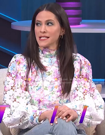 Jackie Tohn’s floral mock neck blouse on E! News Nightly Pop