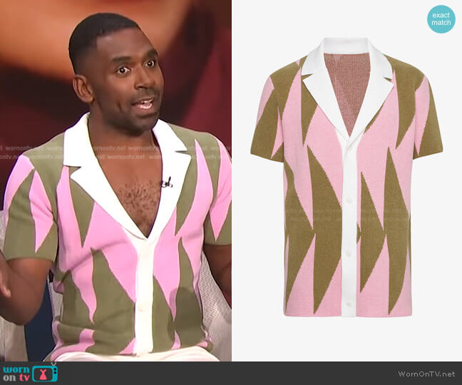 Ser.o.ya Lei Shirt worn by Justin Sylvester on E! News