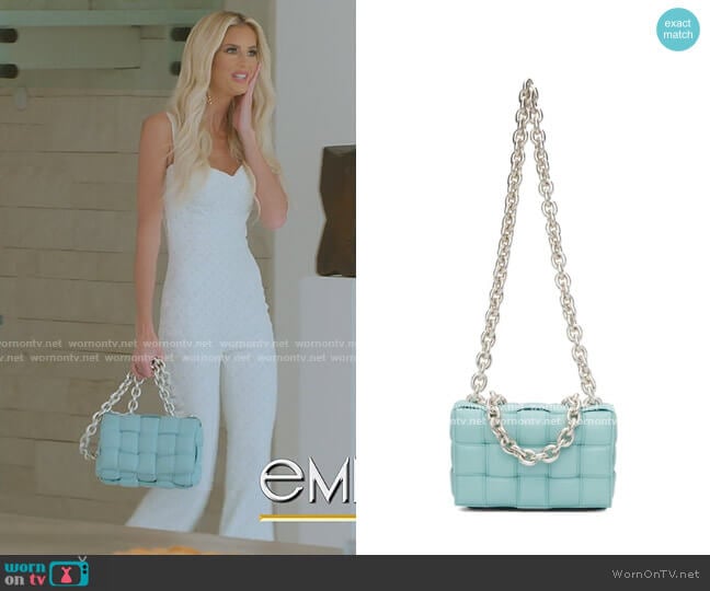 Bottega Veneta The Chain Cassette Bag worn by Emma Hernan on Selling Sunset
