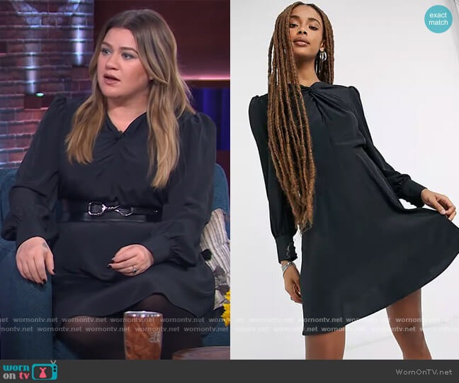 Topshop Twist neck mini dress in black worn by Kelly Clarkson on The Kelly Clarkson Show