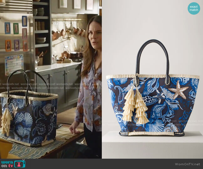 White House Black Market Seashell Print Tote worn by Isabella Colón (Yara Martinez) on Bull