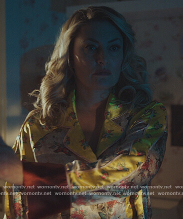Alice’s floral satin pajamas on Riverdale