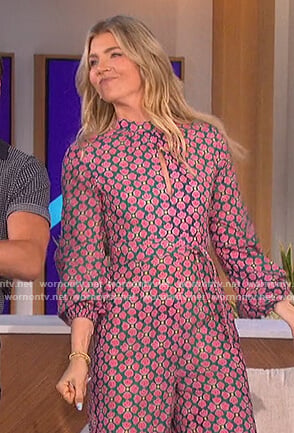 Amanda’s pink floral jumpsuit on The Talk