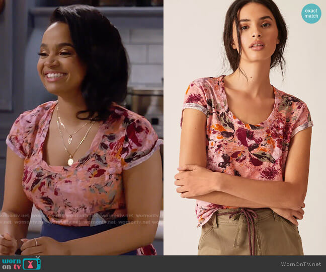 Pilcro Sustainable Scoop Neck Tee in Neutral Motif worn by Randi (Kyla Pratt) on Call Me Kat