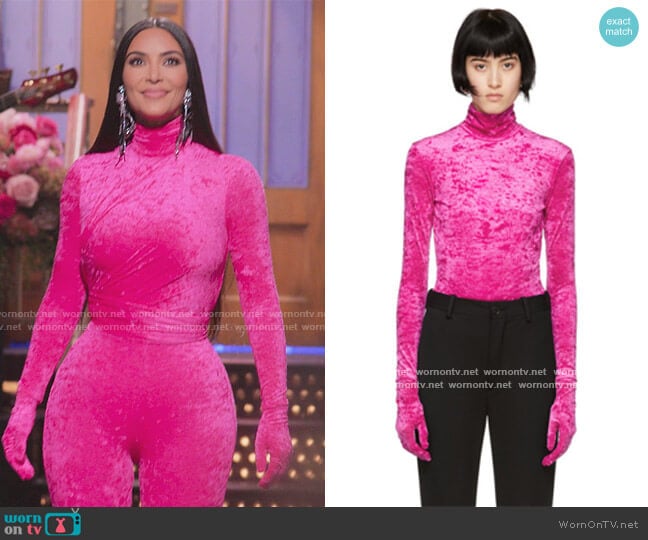 Balenciaga Pink Velour Gloves Turtleneck worn by Kim Kardashian (Kim Kardashian) on The Kardashians