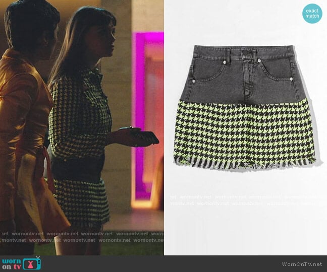 Bershka Contrast Two-Tone Mini Skirt worn by Mencia Blanco (Martina Cariddi) on Elite