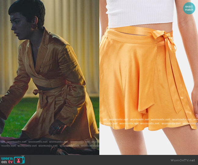 Bershka Flowing Satin Skirt worn by Ari Blanco (Carla Diaz) on Elite