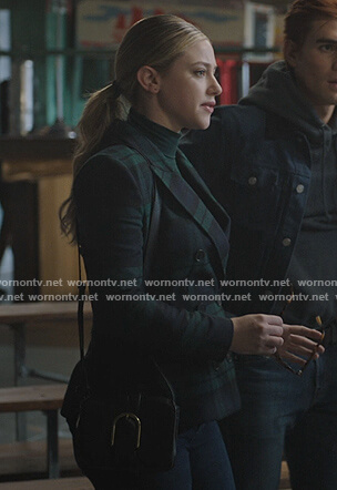 Betty’s black leather shoulder bag on Riverdale