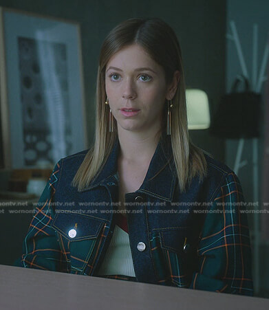 Cayetana’s green plaid denim jacket and pants on Elite