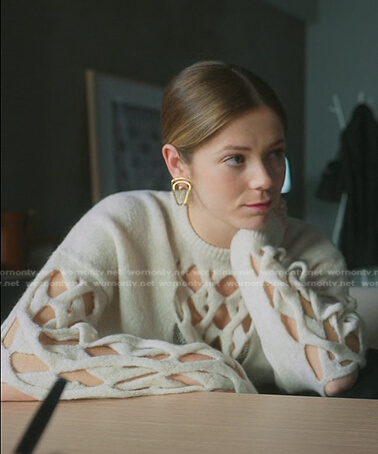 Cayetana’s white open knit sweater on Elite