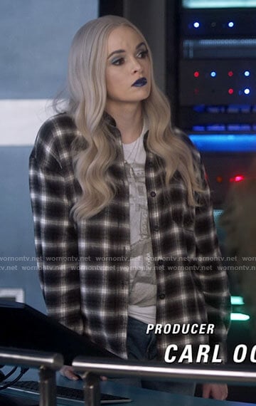 Frost’s white graphic tee and black plaid shirt on The Flash