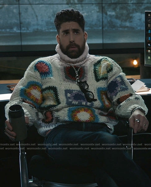 Harry’s patchwork knit sweater on The Equalizer