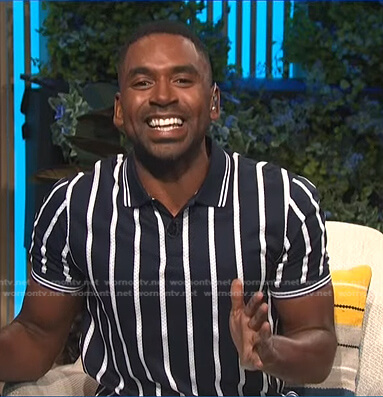 Justin’s navy’s striped polo shirt on E! News Daily Pop