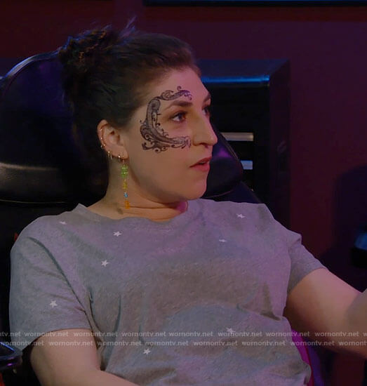 Kat’s grey star print tee on Call Me Kat