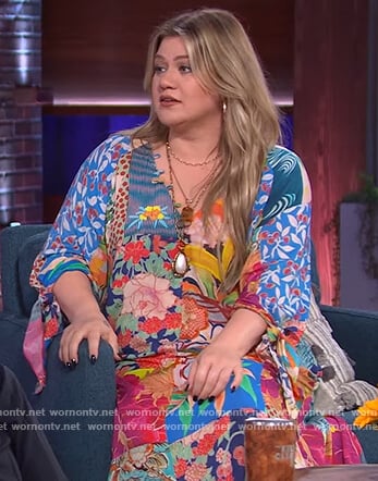 Kelly’s multicolored floral print maxi dress on The Kelly Clarkson Show