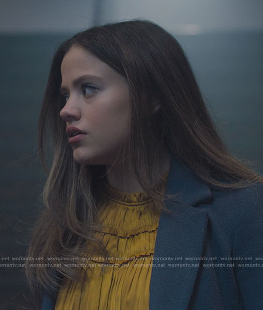 Maggie’s yellow ruffled top on Charmed