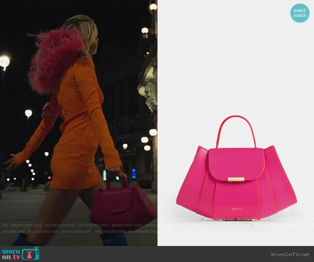 Mietis Tatito Fucsia Pink Bag worn by Isadora Artinan (Valentina Zenere) on Elite