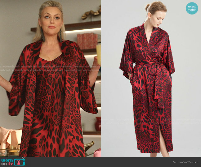 Natori Luxe Leopard Robe worn by Alexis Carrington (Elaine Hendrix) on Dynasty