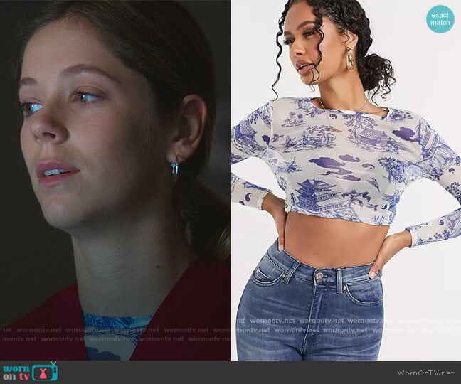 New Girl Order Order mesh beach top in blue china print worn by Cayetana Grajera Pando (Georgina Amoros) on Elite
