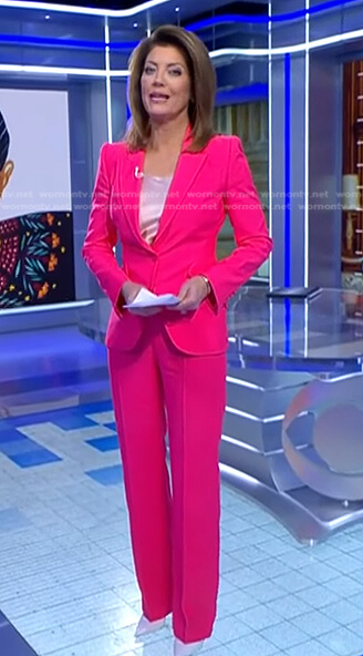 Norah’s fuchsia pink suit on CBS Evening News